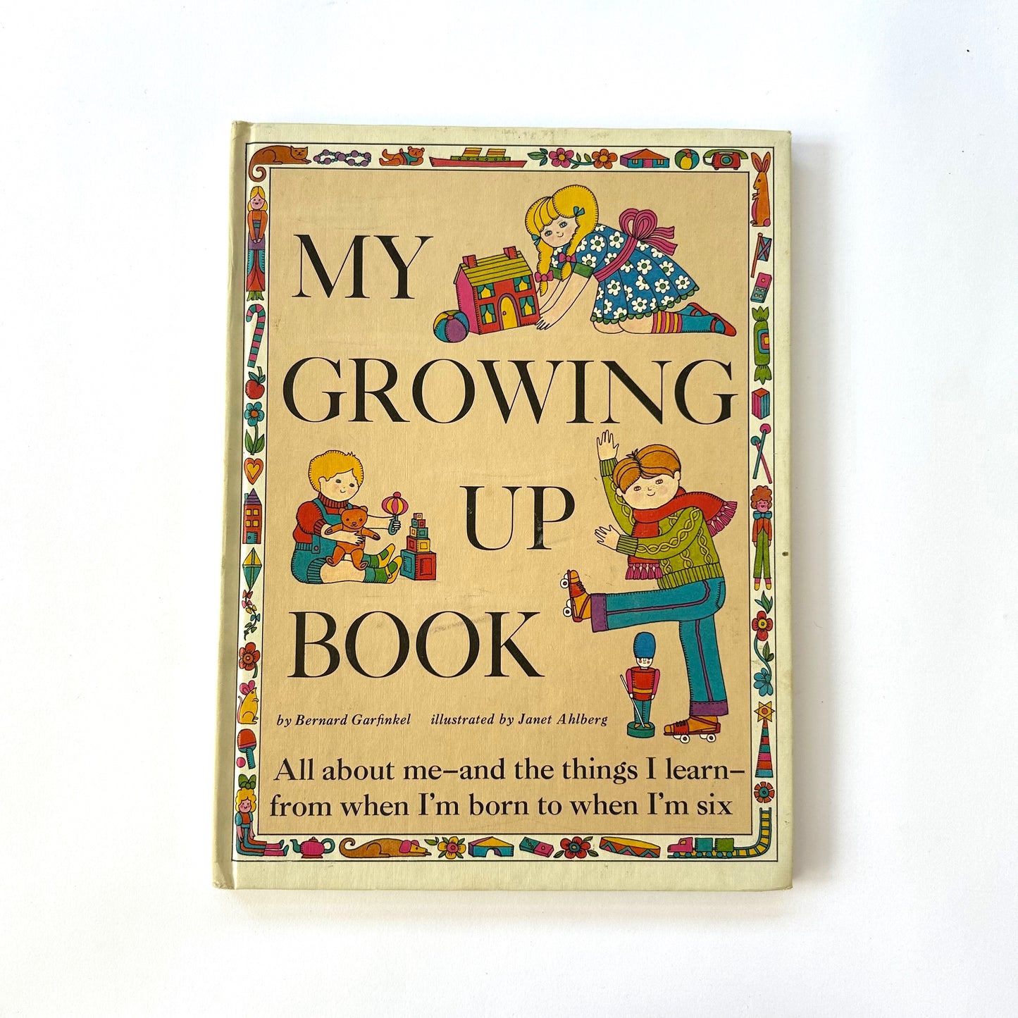 My Growing Up Book (Baby Book to Fill In)